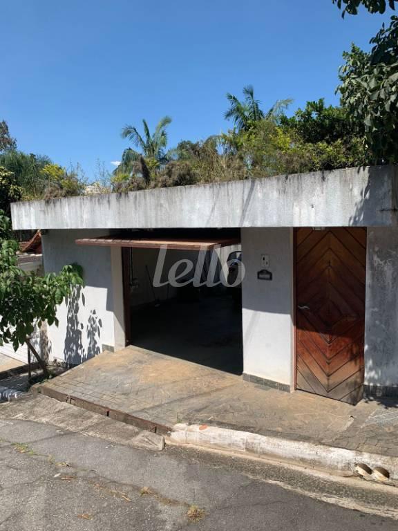 FACHADA de Casa à venda, sobrado com 227 m², 2 quartos e 4 vagas em Vila Irmãos Arnoni - São Paulo