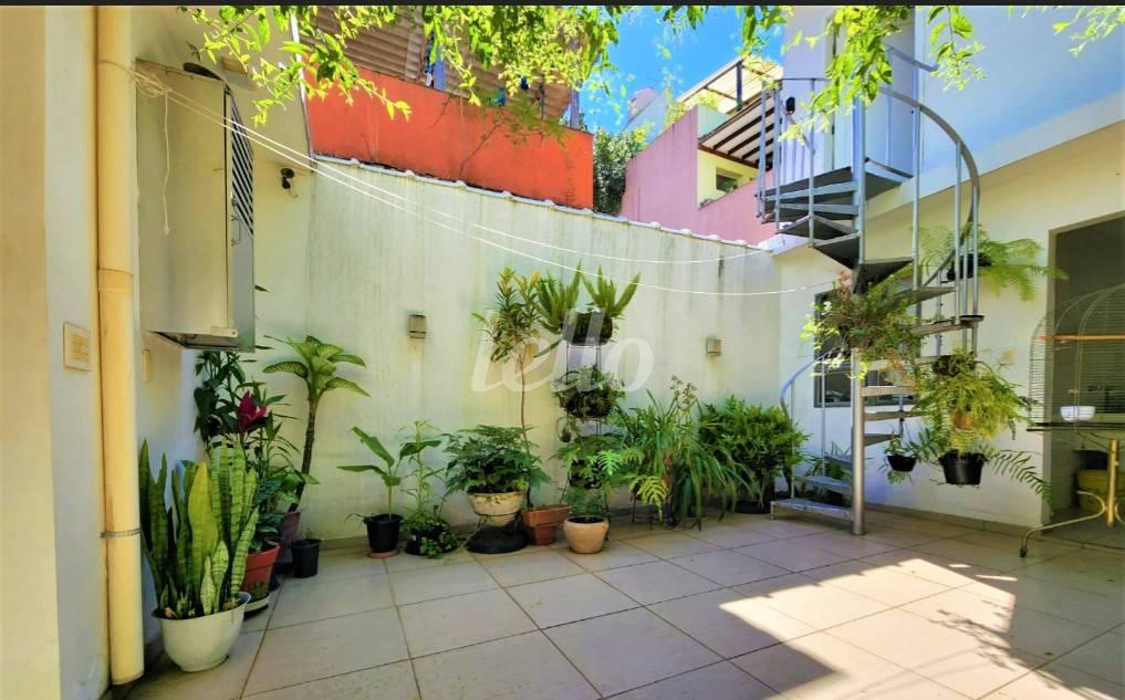 QUINTAL de Casa à venda, sobrado com 183 m², 4 quartos e 2 vagas em Vila Mariana - São Paulo