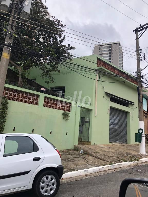 FACHADA de Casa à venda, sobrado com 492 m², 3 quartos e 2 vagas em Vila Monumento - São Paulo
