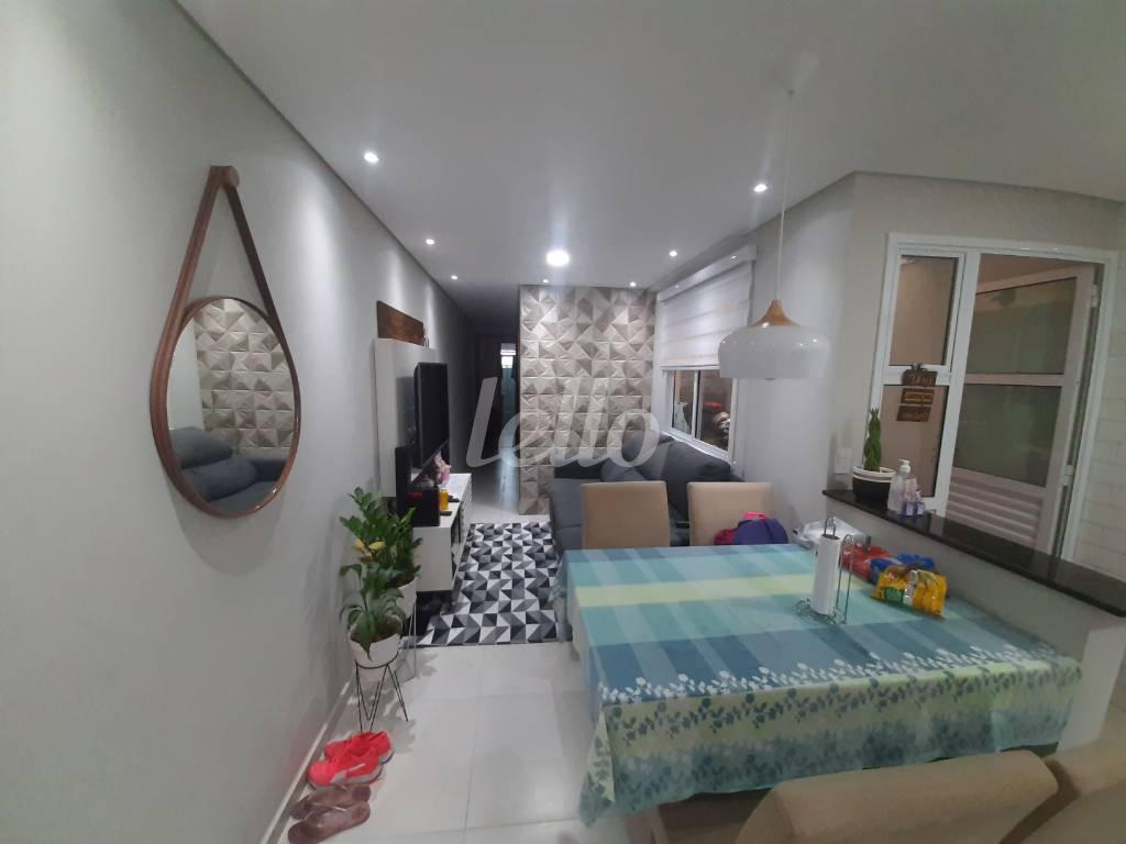 SALA DOIS AMBIENTES de Apartamento à venda, Padrão com 57 m², 2 quartos e 1 vaga em Vila Alzira - Santo André