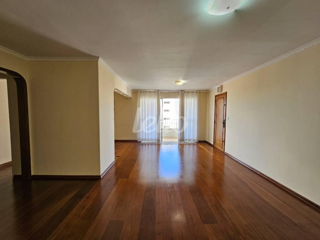 SALA de Apartamento para alugar, Padrão com 134 m², 3 quartos e 2 vagas em Vila Gomes Cardim - São Paulo