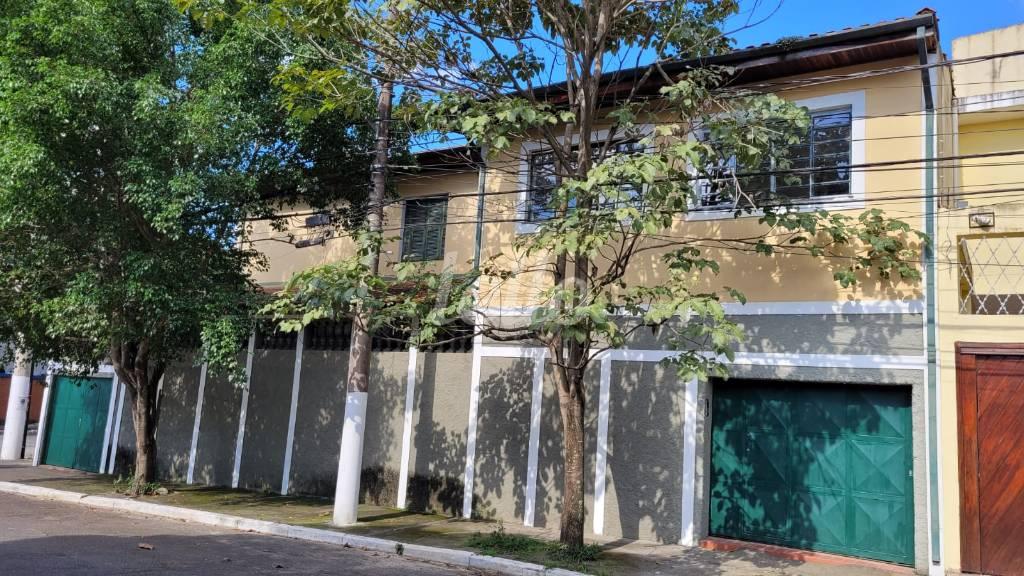 FACHADA de Casa à venda, sobrado com 250 m², 5 quartos e 3 vagas em Vila Cordeiro - São Paulo