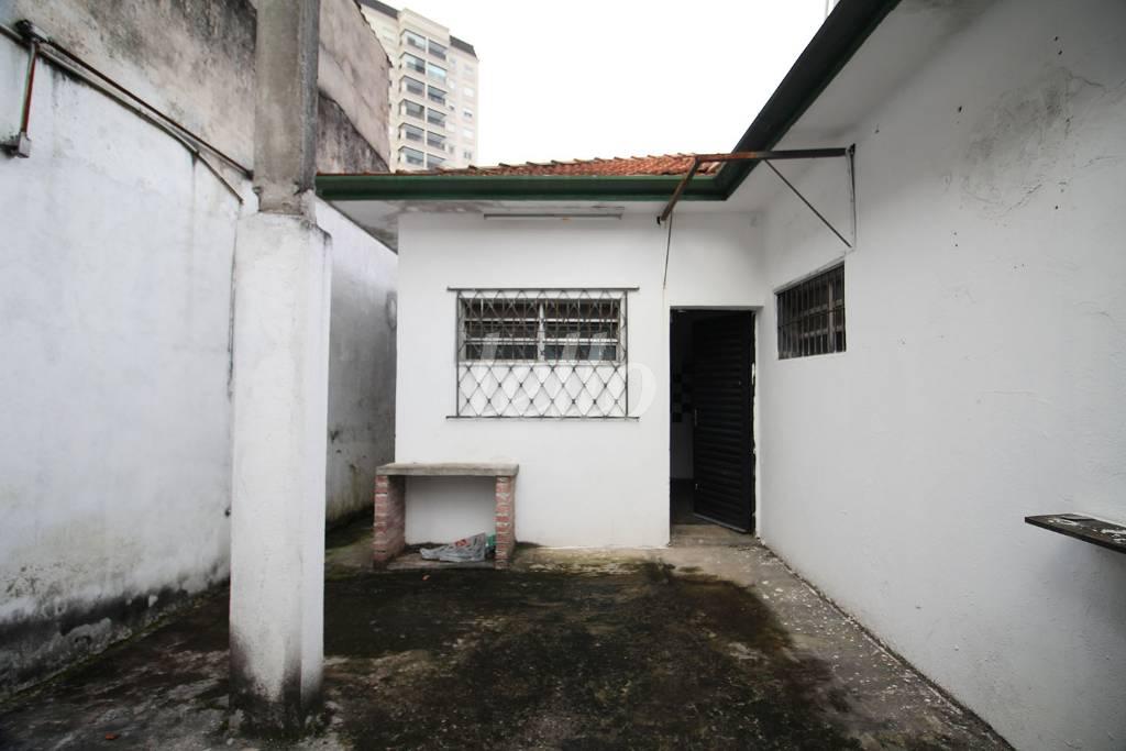 FUNDOS de Casa à venda, térrea com 205 m², e 4 vagas em Mirandopolis - São Paulo