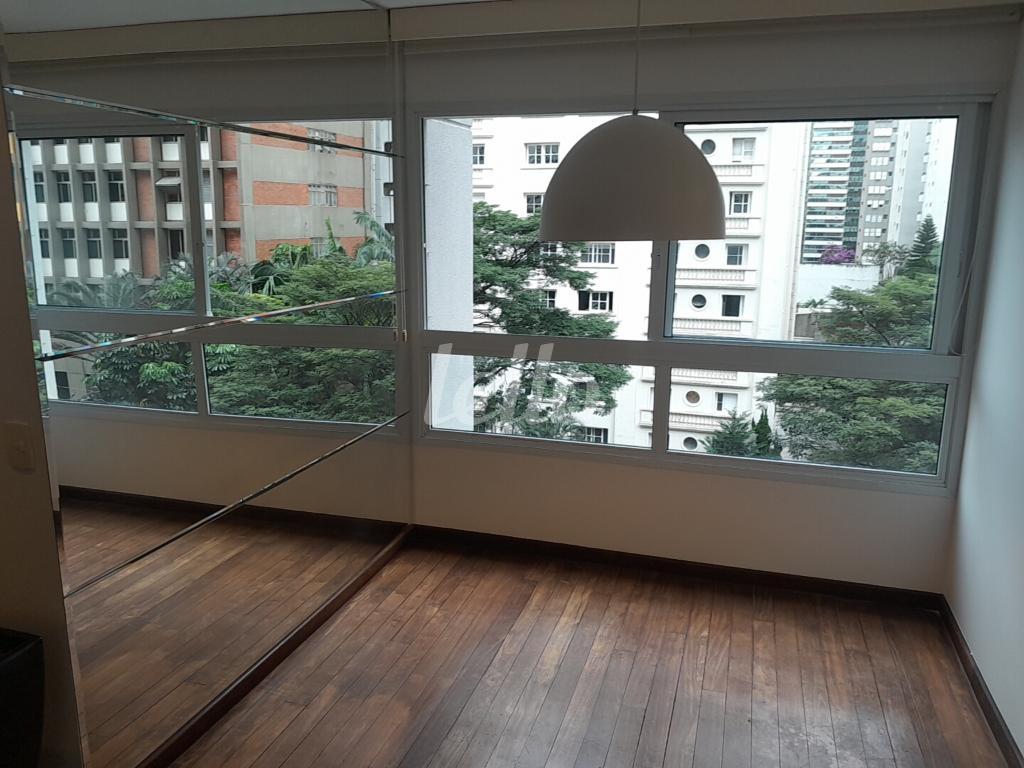 SALA de Apartamento para alugar, Padrão com 151 m², 3 quartos e 3 vagas em Jardim Paulista - São Paulo