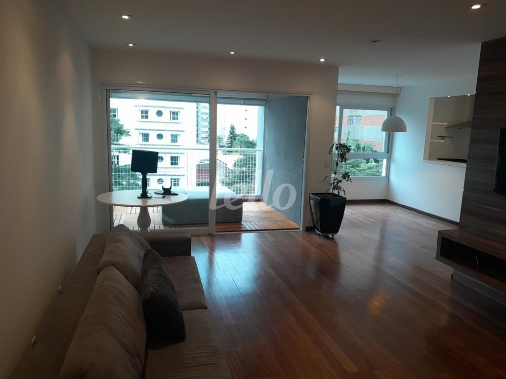 SALA de Apartamento para alugar, Padrão com 151 m², 3 quartos e 3 vagas em Jardim Paulista - São Paulo