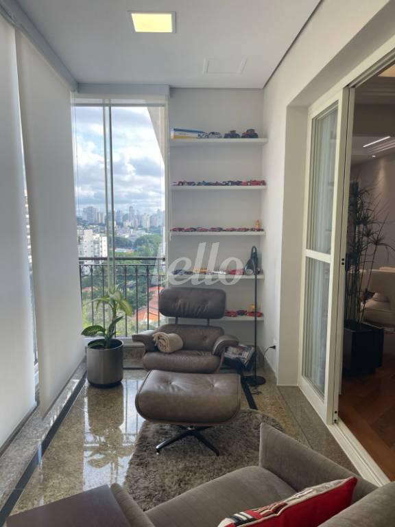VARANDA de Apartamento à venda, cobertura - Padrão com 256 m², 3 quartos e 3 vagas em Planalto Paulista - São Paulo