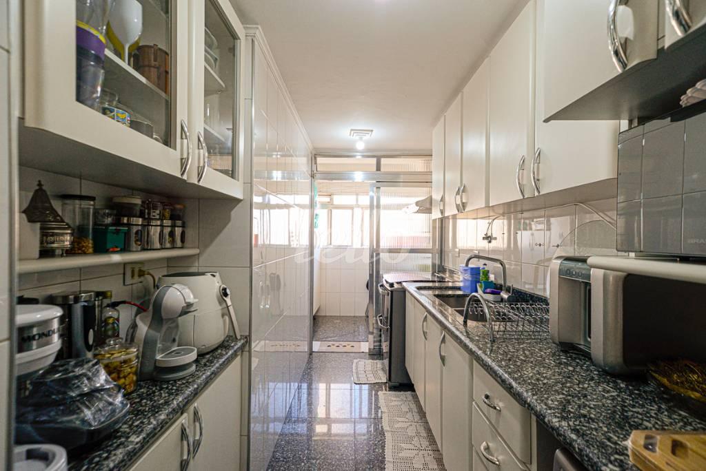 COZINHA de Apartamento à venda, cobertura - Padrão com 153 m², 3 quartos e 2 vagas em Santa Teresinha - São Paulo