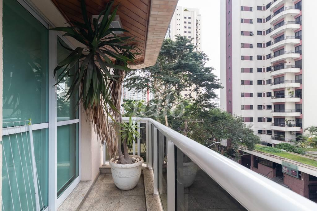 SACADA de Apartamento à venda, Padrão com 155 m², 3 quartos e 3 vagas em Vila Regente Feijó - São Paulo