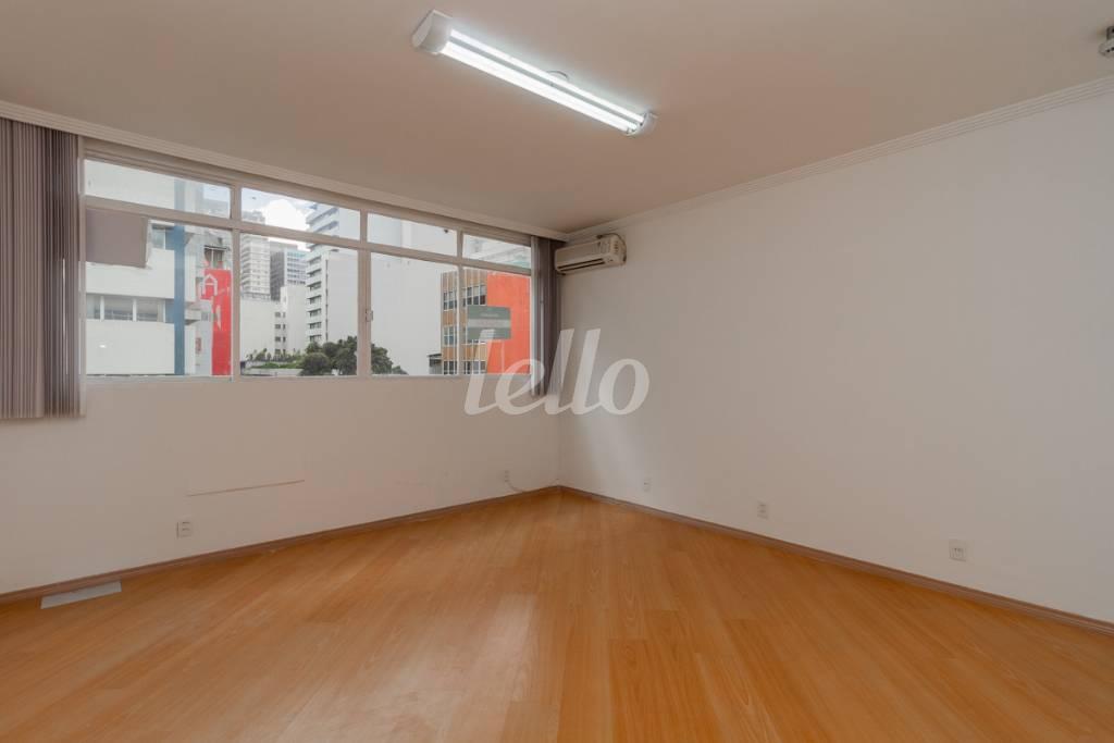 10 SALA 4 de Sala / Conjunto à venda, Padrão com 83 m², e em Jardim Paulista - São Paulo