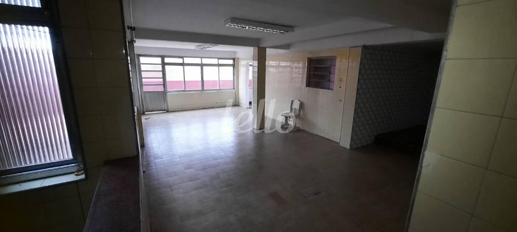 SALAO PISO INFERIOR de Casa à venda, assobradada com 290 m², 3 quartos e 2 vagas em Vila Gilda - Santo André