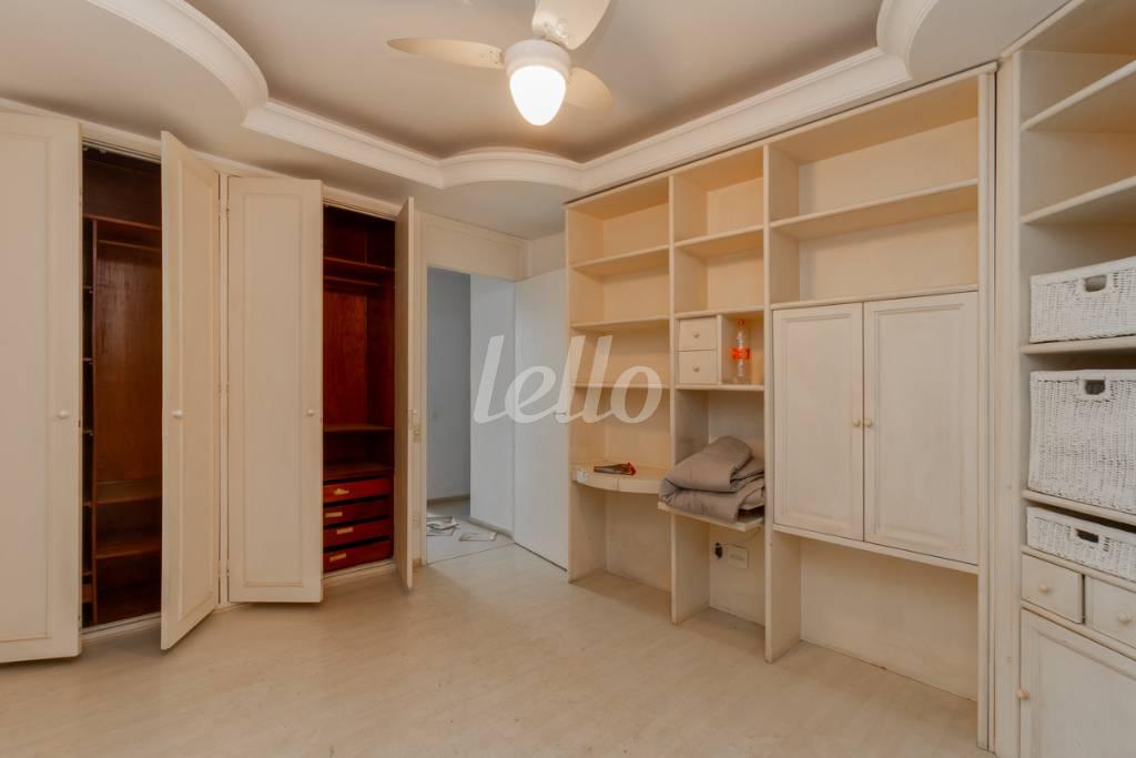 QUARTO 4 de Apartamento para alugar, Padrão com 226 m², 5 quartos e 2 vagas em Cerqueira César - São Paulo