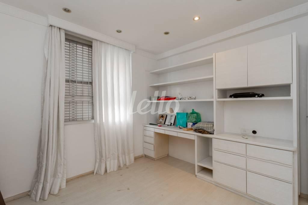 SUITE de Apartamento para alugar, Padrão com 226 m², 5 quartos e 2 vagas em Cerqueira César - São Paulo