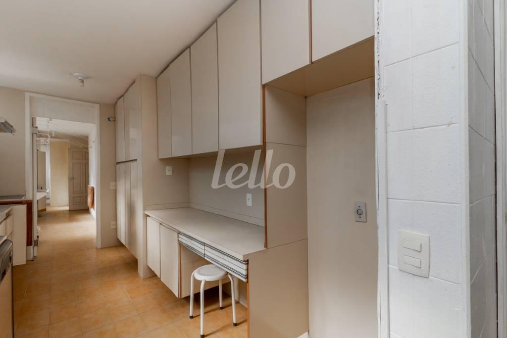 COZINHA de Apartamento para alugar, Padrão com 226 m², 5 quartos e 2 vagas em Cerqueira César - São Paulo