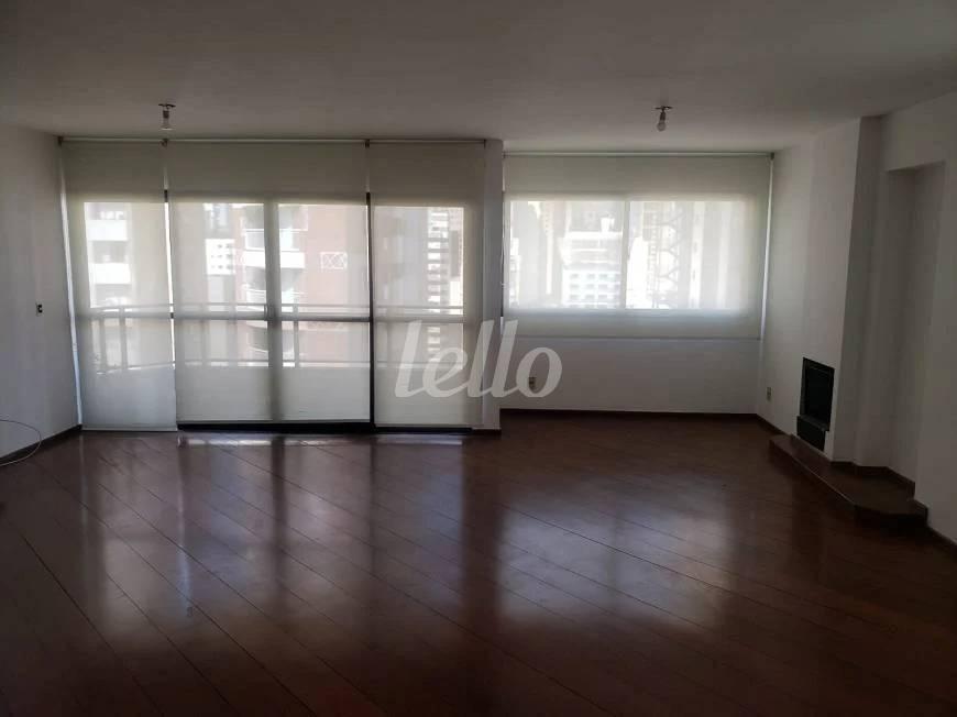 SALA de Apartamento à venda, Padrão com 200 m², 3 quartos e 3 vagas em Itaim Bibi - São Paulo