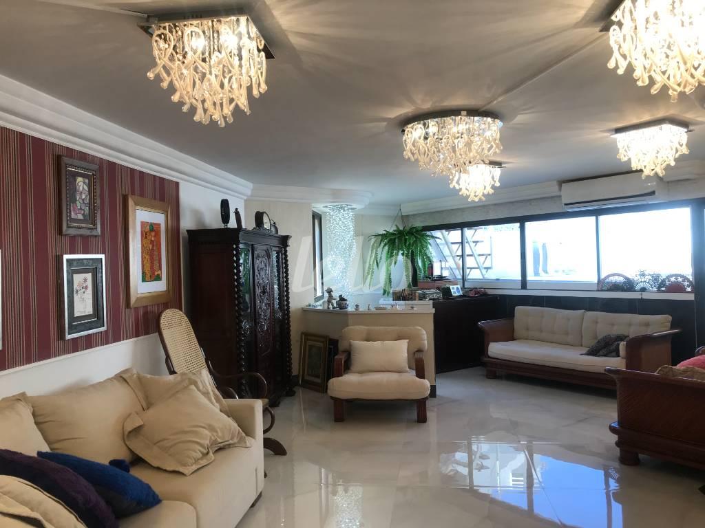 SALA ANDAR SUPERIOR de Apartamento à venda, Triplex com 400 m², 4 quartos e 4 vagas em Indianópolis - São Paulo