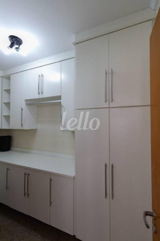 DESPENSA de Apartamento para alugar, Padrão com 108 m², 3 quartos e 2 vagas em Camargos - Guarulhos