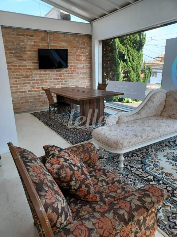 SALA de Casa para alugar, térrea com 600 m², e 5 vagas em Vila Progredior - São Paulo