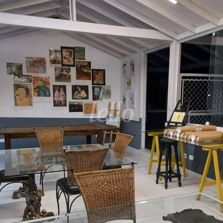 SALA de Casa para alugar, térrea com 600 m², e 5 vagas em Vila Progredior - São Paulo