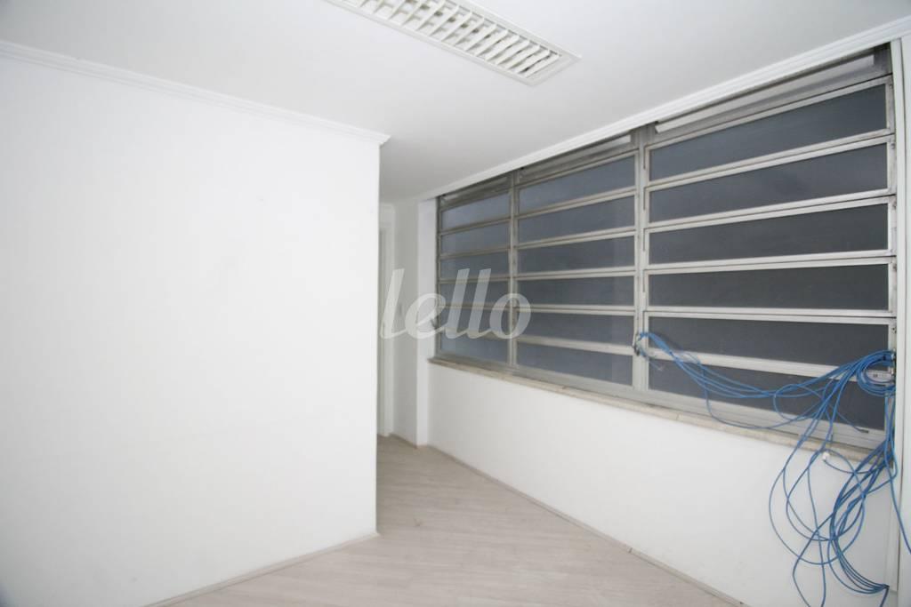 SALA 8 de Sala / Conjunto para alugar, Padrão com 300 m², e em Paraíso - São Paulo