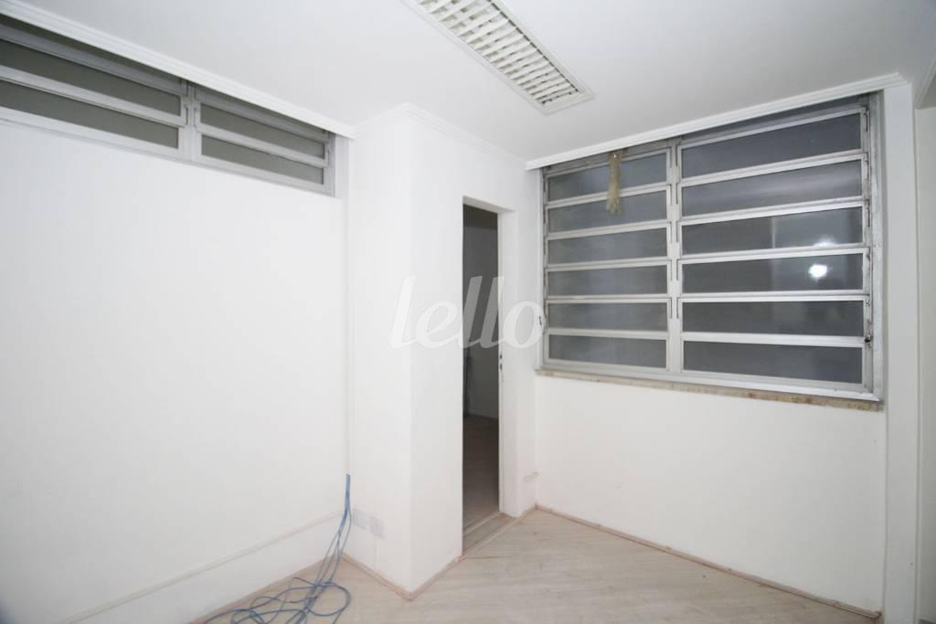 SALA 9 de Sala / Conjunto para alugar, Padrão com 300 m², e em Paraíso - São Paulo