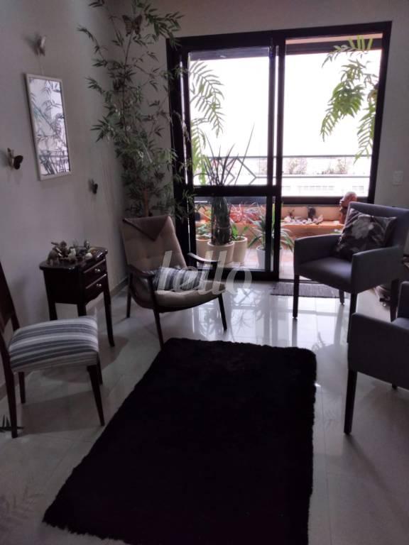 SALA COM SACADA de Apartamento à venda, Padrão com 85 m², 3 quartos e 1 vaga em Vila Mariana - São Paulo