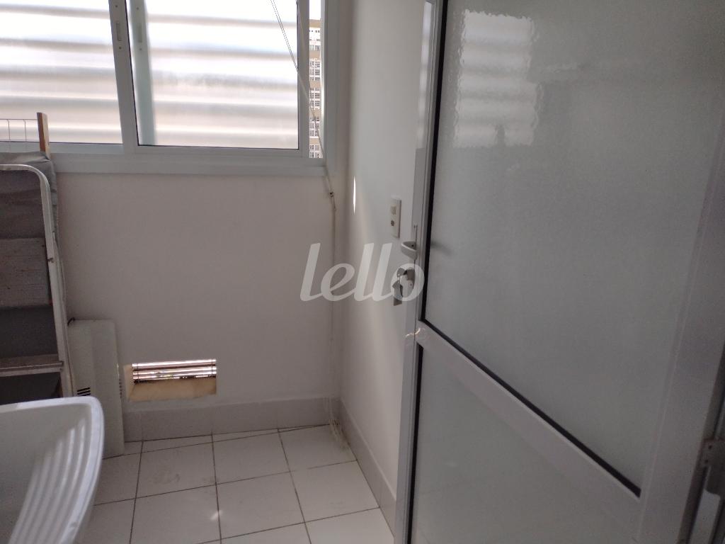 ÁREA DE SERVIÇO de Apartamento para alugar, Padrão com 47 m², 1 quarto e 1 vaga em Centro - São Paulo