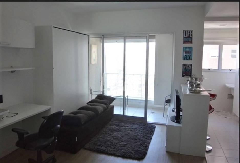 LIVING E COZINHA AMERICANA de Apartamento à venda, Padrão com 33 m², 1 quarto e 1 vaga em Cidade Monções - São Paulo