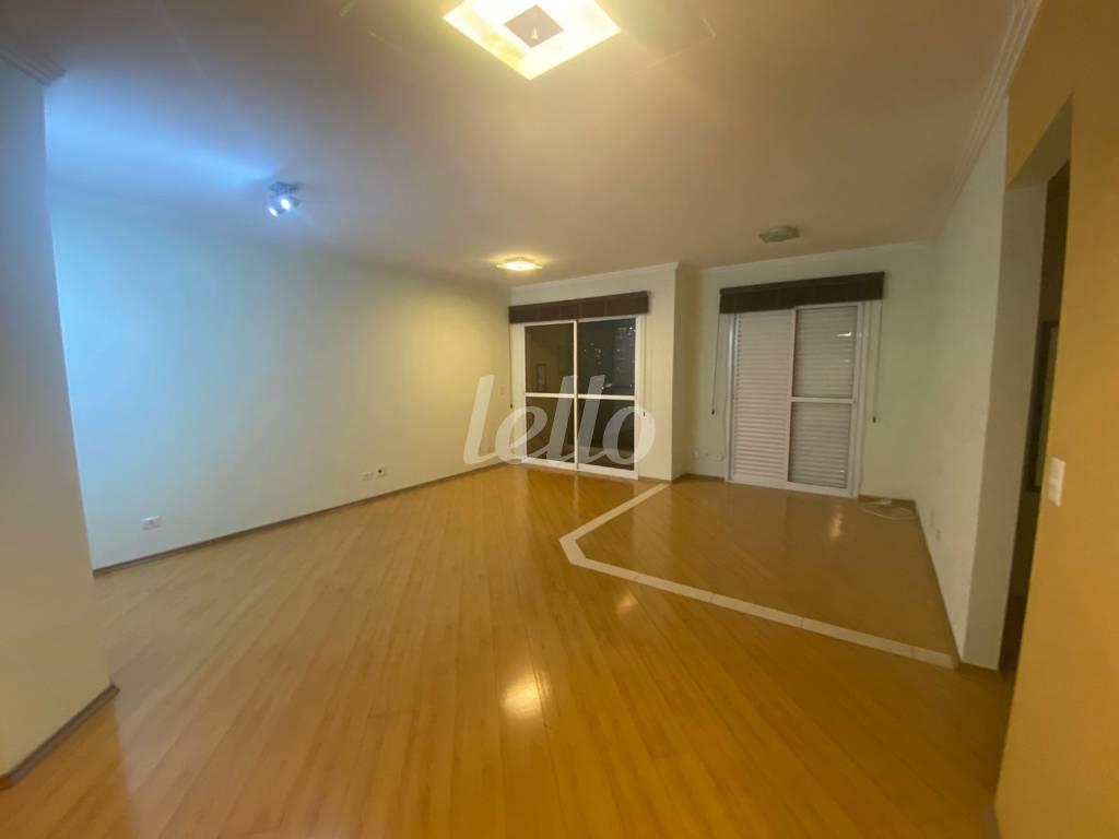 LIVING de Apartamento à venda, Padrão com 75 m², 2 quartos e 2 vagas em Chácara Inglesa - São Paulo