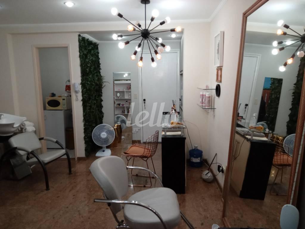 20230504_143745180 de Sala / Conjunto à venda, Padrão com 40 m², e 1 vaga em Vila Mariana - São Paulo