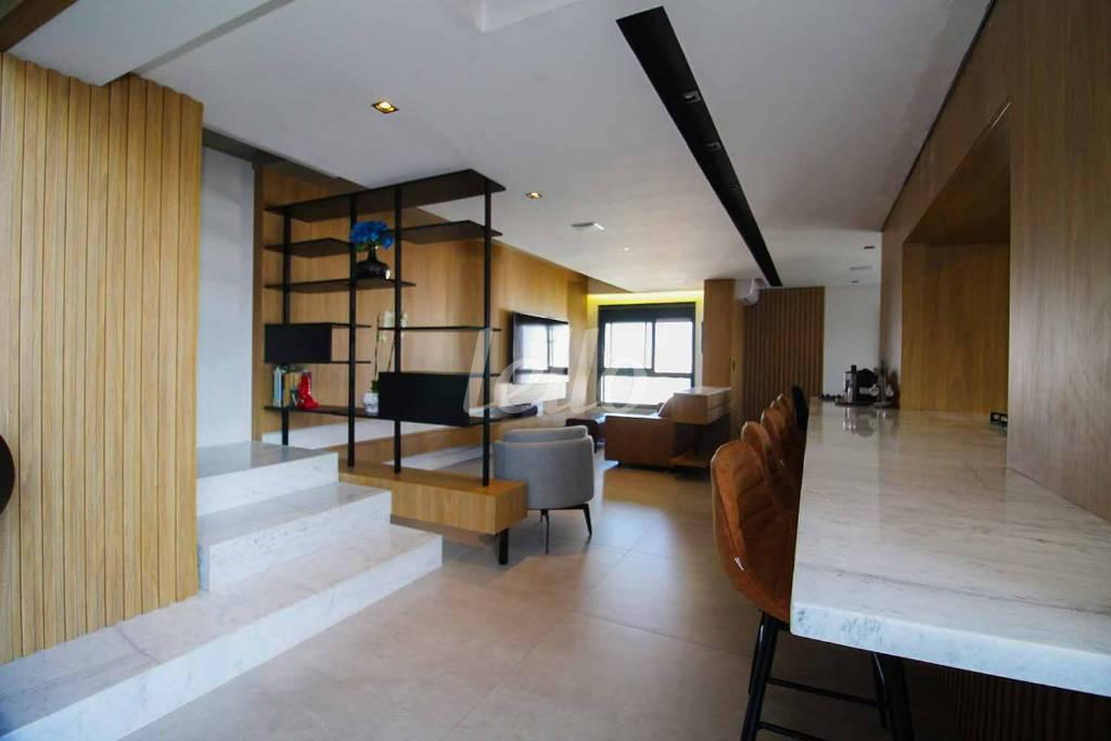 SALA de Apartamento à venda, cobertura - Padrão com 215 m², 3 quartos e 3 vagas em Vila Olímpia - São Paulo