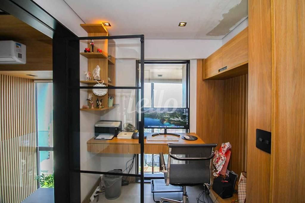 ESCRITÓRIO de Apartamento à venda, cobertura - Padrão com 215 m², 3 quartos e 3 vagas em Vila Olímpia - São Paulo