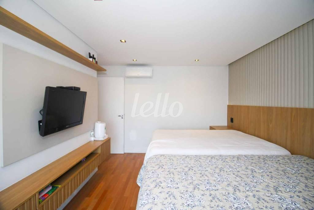SUÍTE de Apartamento à venda, cobertura - Padrão com 215 m², 3 quartos e 3 vagas em Vila Olímpia - São Paulo