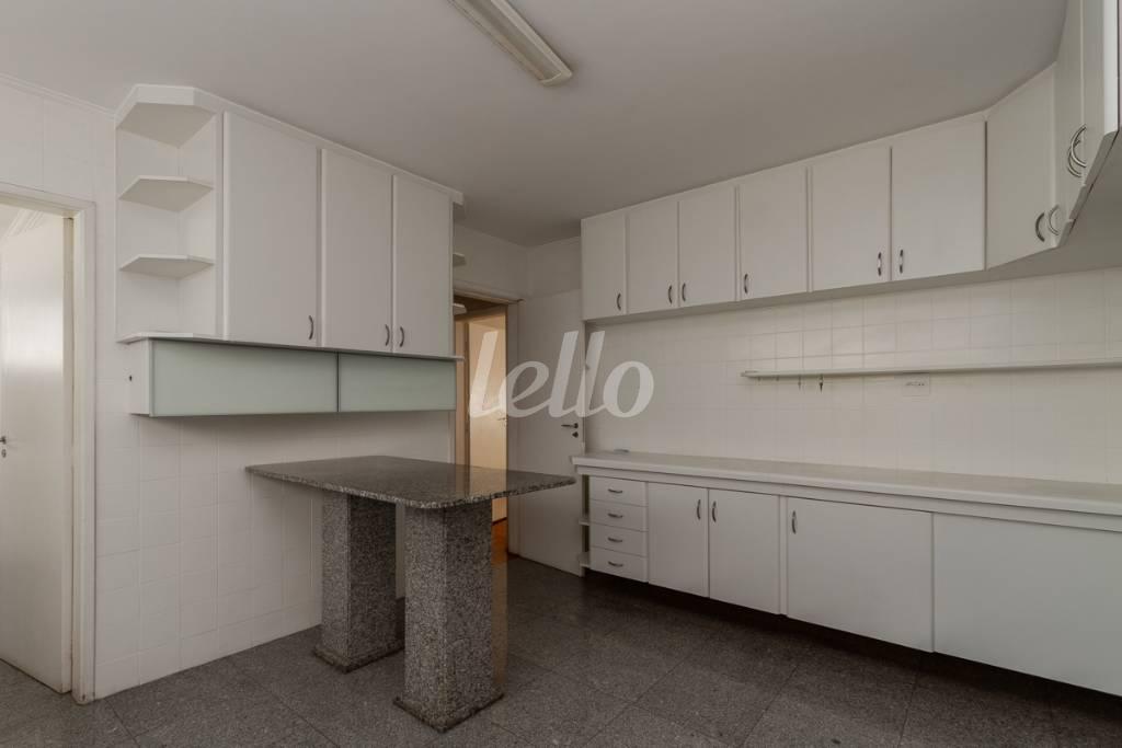 COZINHA de Apartamento para alugar, Padrão com 160 m², 3 quartos e 2 vagas em Jardim Paulista - São Paulo