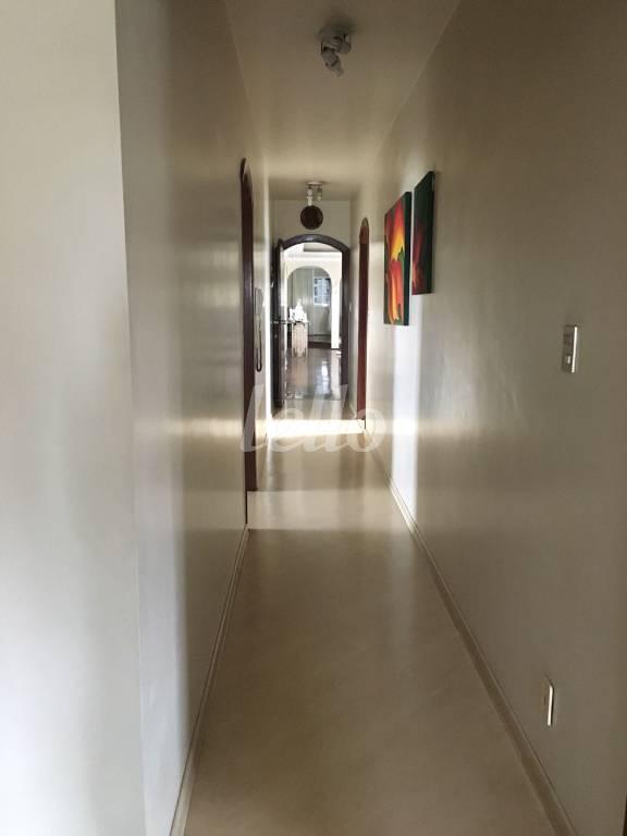 CORREDOR INTERNO de Apartamento à venda, Padrão com 270 m², 4 quartos e 3 vagas em Jardim - Santo André