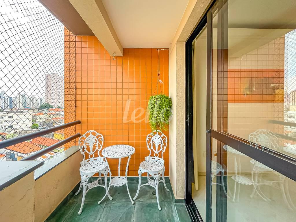 6 VARANDA de Apartamento à venda, Padrão com 61 m², 2 quartos e 1 vaga em Vila Bertioga - São Paulo