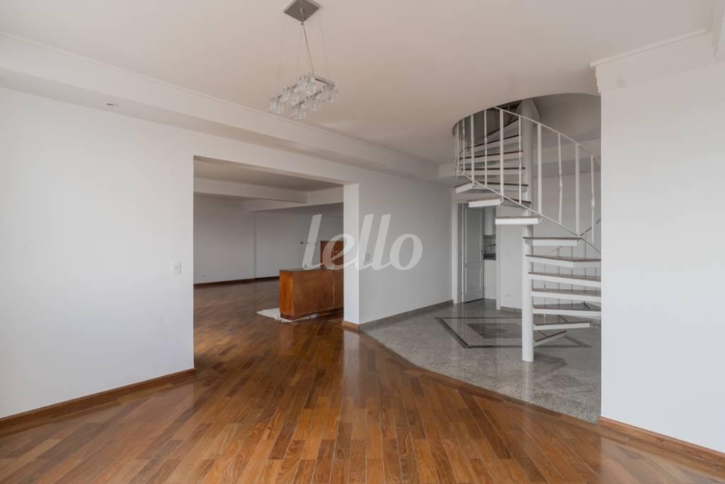 SALA de Apartamento à venda, cobertura - Padrão com 250 m², 3 quartos e 4 vagas em Vila Paulicéia - São Paulo