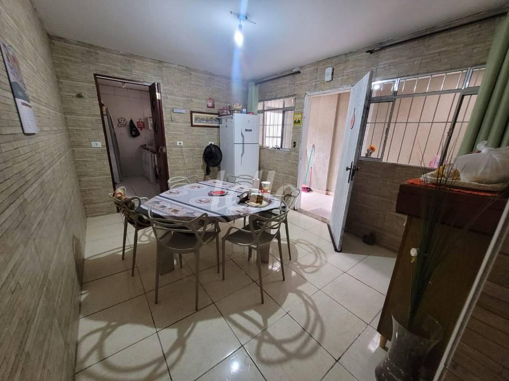 VISTA DA PORTA DE ENTRADA DA COZINHA de Casa à venda, térrea com 150 m², 2 quartos e 4 vagas em Vila Nova Cachoeirinha - São Paulo