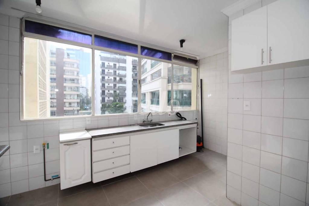 COZINHA de Apartamento à venda, Padrão com 127 m², 3 quartos e 1 vaga em Jardim Paulista - São Paulo