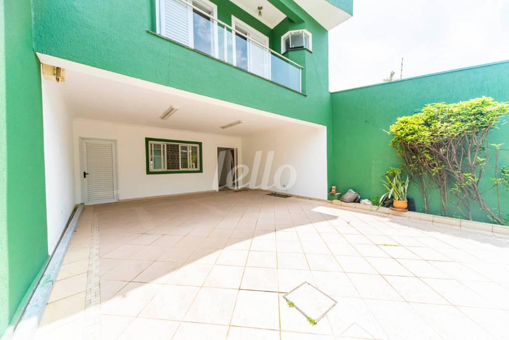 GARAGEM de Casa à venda, sobrado com 360 m², 4 quartos e 5 vagas em Vila Bastos - Santo André