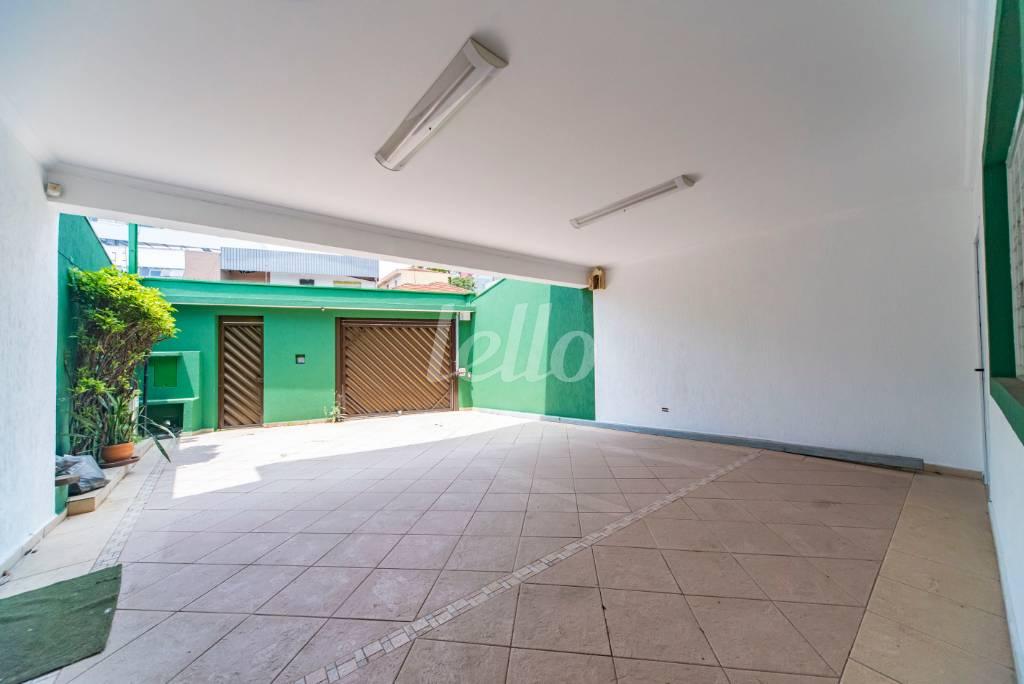 GARAGEM de Casa à venda, sobrado com 360 m², 4 quartos e 5 vagas em Vila Bastos - Santo André