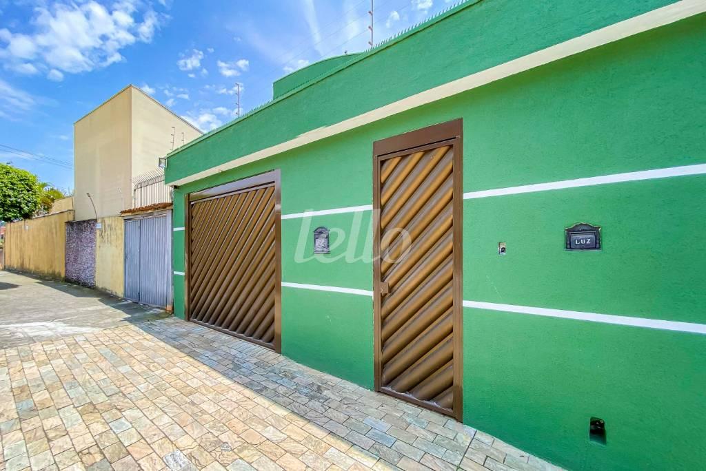 FACHADA de Casa à venda, sobrado com 360 m², 4 quartos e 5 vagas em Vila Bastos - Santo André