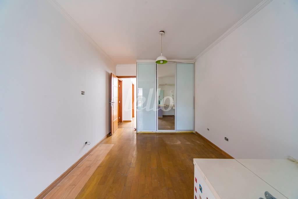 QUARTO 2 de Casa à venda, sobrado com 360 m², 4 quartos e 5 vagas em Vila Bastos - Santo André