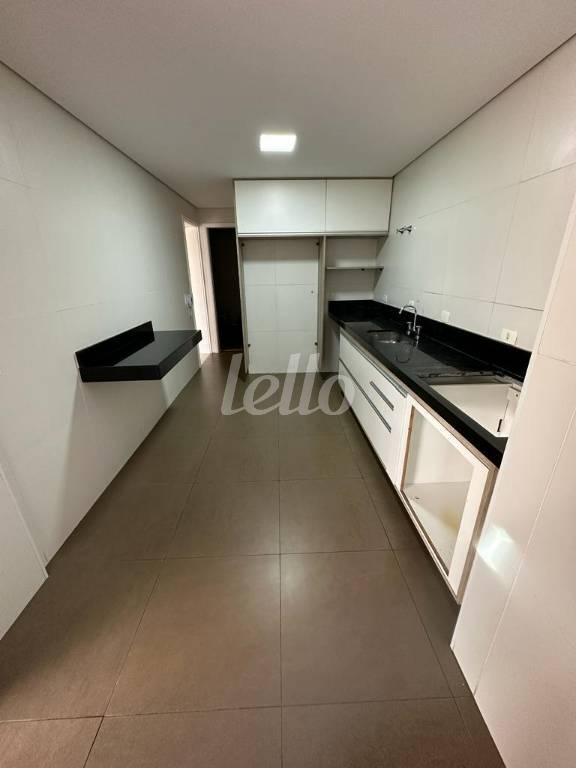 COZINHA de Apartamento à venda, Padrão com 150 m², 3 quartos e 3 vagas em Vila Albertina - São Paulo