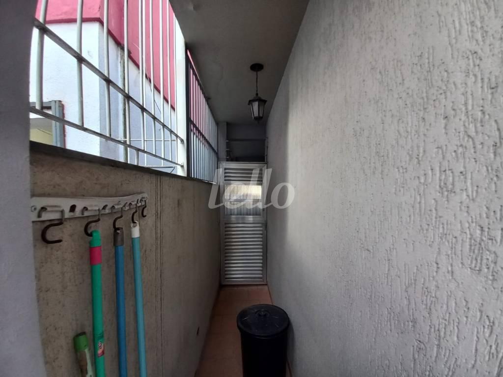 CORREDOR LATERAL de Casa à venda, sobrado com 150 m², 3 quartos e 3 vagas em Pinheiros - São Paulo