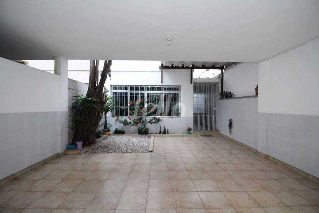 GARAGEM de Casa à venda, sobrado com 200 m², 3 quartos e 4 vagas em Vila Congonhas - São Paulo