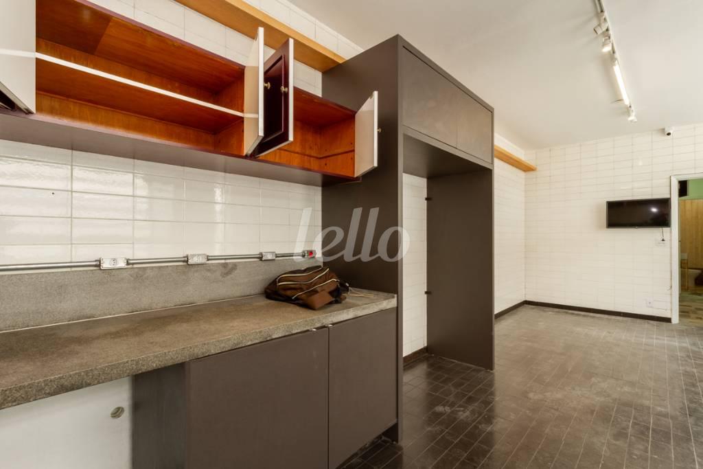 COZINHA de Casa para alugar, térrea com 251 m², 3 quartos e 5 vagas em Alto de Pinheiros - São Paulo