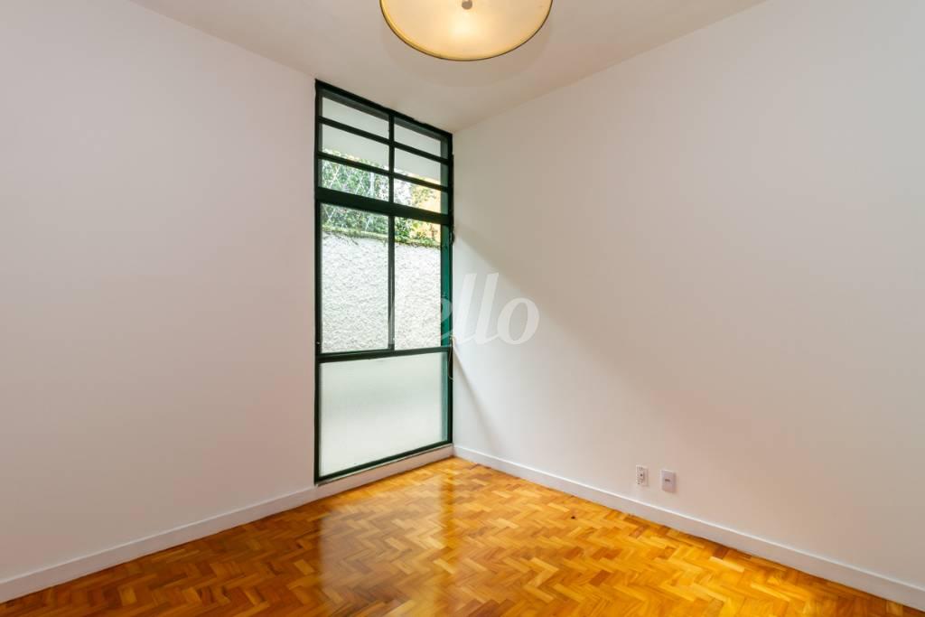 QUARTO 2 de Casa para alugar, térrea com 251 m², 3 quartos e 5 vagas em Alto de Pinheiros - São Paulo