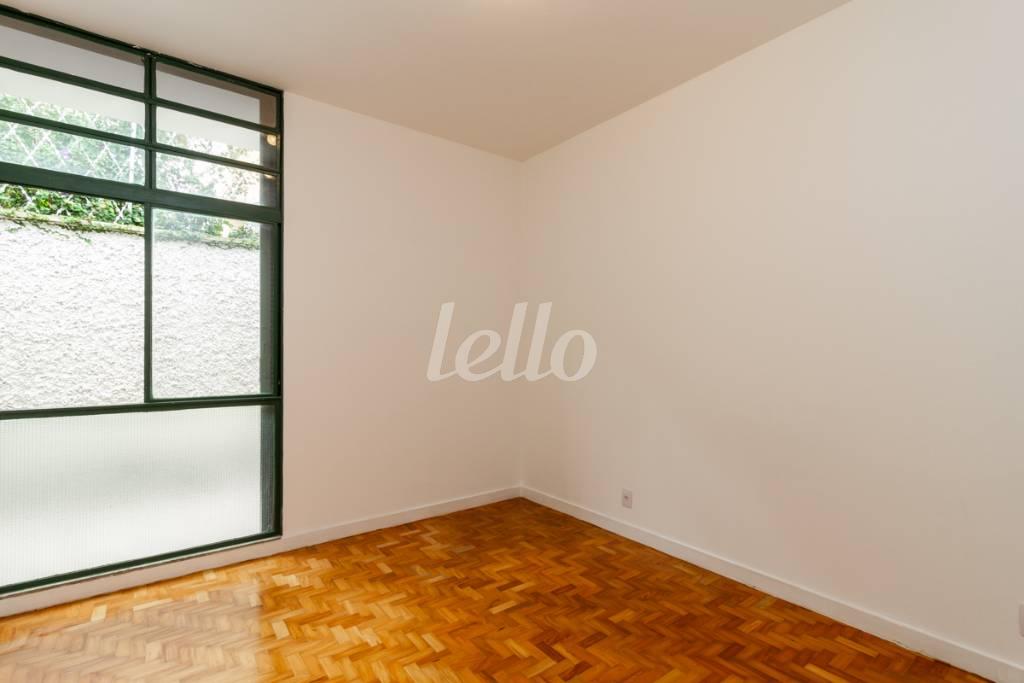 QUARTO 3 de Casa para alugar, térrea com 251 m², 3 quartos e 5 vagas em Alto de Pinheiros - São Paulo