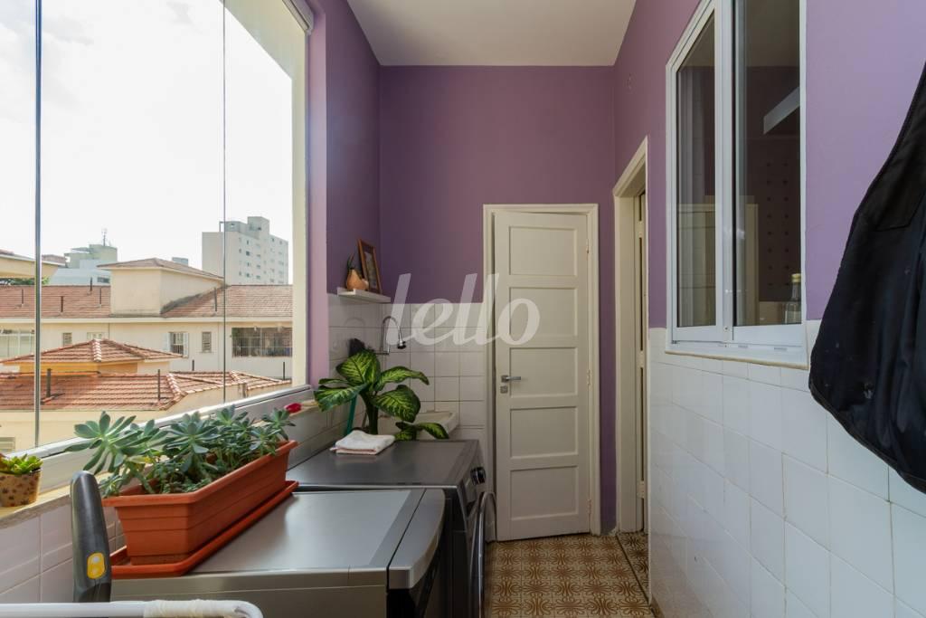ÁREA DE SERVIÇO de Apartamento para alugar, Padrão com 132 m², 3 quartos e 1 vaga em Pinheiros - São Paulo
