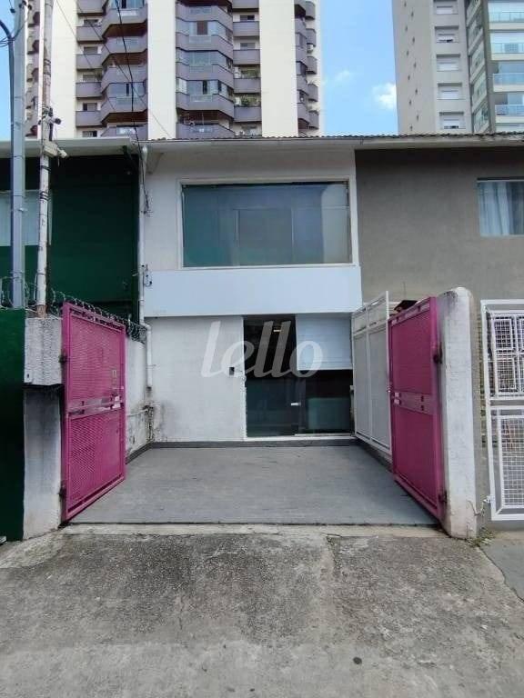 FACHADA de Casa à venda, de vila - sobrado com 100 m², e 1 vaga em Indianópolis - São Paulo